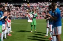 Emil Audero mendapat guard of honour dari Rayo Vallecano setelah membawa Timnas Indonesia juara FIFA ASEAN Cup 2026. (Foto: IG @rayovallecano)