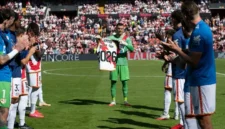 Emil Audero mendapat guard of honour dari Rayo Vallecano setelah membawa Timnas Indonesia juara FIFA ASEAN Cup 2026. (Foto: IG @rayovallecano)