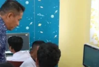 Wakil Ketua DPRD Sumbar, Evi Yandri saat mengunjungi SLB Negeri 1 Padang. (Foto: Ist)