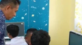 Wakil Ketua DPRD Sumbar, Evi Yandri saat mengunjungi SLB Negeri 1 Padang. (Foto: Ist)