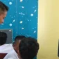 Wakil Ketua DPRD Sumbar, Evi Yandri saat mengunjungi SLB Negeri 1 Padang. (Foto: Ist)