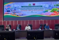 FGD Penguatan Produksi dan Rantai Pasok Produk Pertanian untuk MBG di Ruang Bagindo Aziz Chan, Balai Kota Aia Pacah, Kamis (22/10/2026). (Foto: Pemko Padang)