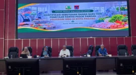 FGD Penguatan Produksi dan Rantai Pasok Produk Pertanian untuk MBG di Ruang Bagindo Aziz Chan, Balai Kota Aia Pacah, Kamis (22/10/2026). (Foto: Pemko Padang)