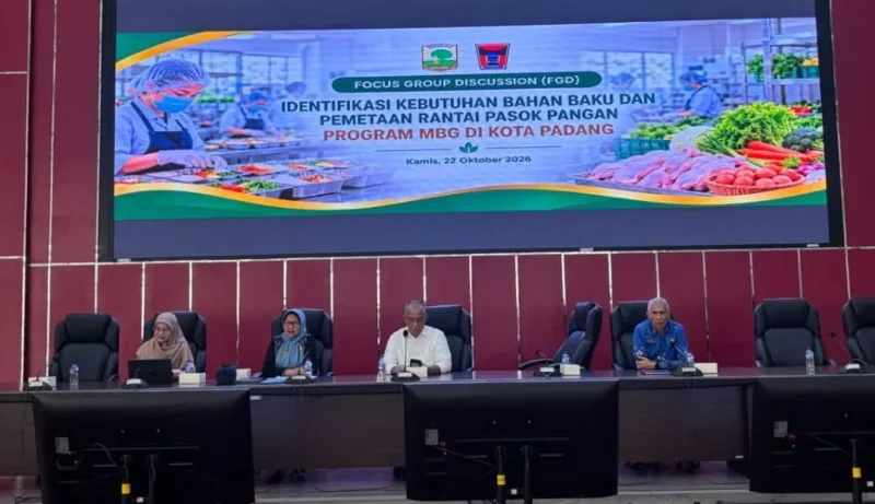 FGD Penguatan Produksi dan Rantai Pasok Produk Pertanian untuk MBG di Ruang Bagindo Aziz Chan, Balai Kota Aia Pacah, Kamis (22/10/2026). (Foto: Pemko Padang)