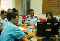 FKS Kota Padang bersama Pemko Padang dan jajaran OPD pengampu mengikuti proses seleksi administrasi serta desk assessment Penilaian Penyelenggaraan Kabupaten/Kota Sehat Tingkat Sumbar 2026 di Kantor Bappeda Sumbar, Senin (12/10/2026). (Foto: Pemko Padang)