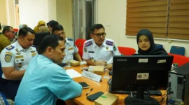 FKS Kota Padang bersama Pemko Padang dan jajaran OPD pengampu mengikuti proses seleksi administrasi serta desk assessment Penilaian Penyelenggaraan Kabupaten/Kota Sehat Tingkat Sumbar 2026 di Kantor Bappeda Sumbar, Senin (12/10/2026). (Foto: Pemko Padang)
