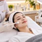 Ilustrasi facial treatment. (Foto: AI Generated)