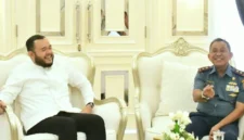 Wali Kota Padang Fadly Amran saat menerima kunjungan pamitan Laksamana Muda TNI Sarimpunan Tanjung di Kediaman Resmi Wali Kota Padang, Selasa (13/10/2026). (Foto: Pemko Padang)