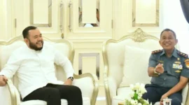 Wali Kota Padang Fadly Amran saat menerima kunjungan pamitan Laksamana Muda TNI Sarimpunan Tanjung di Kediaman Resmi Wali Kota Padang, Selasa (13/10/2026). (Foto: Pemko Padang)