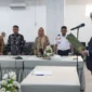 Wali Kota Padang Fadly Amran melantik Indra Noferi sebagai Dewas Perumda PSM Padang periode 2025–2029. (Foto: Pemko Padang)