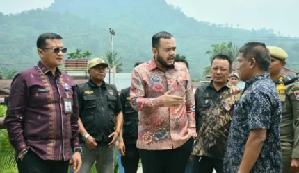 Fadly Amran tinjau SDN 01 Pasar Laban