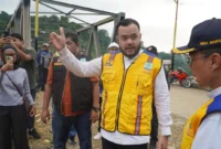 Wali Kota Padang Fadly Amran meninjau proyek infrastruktur Padang. (Foto: Pemko Padang)