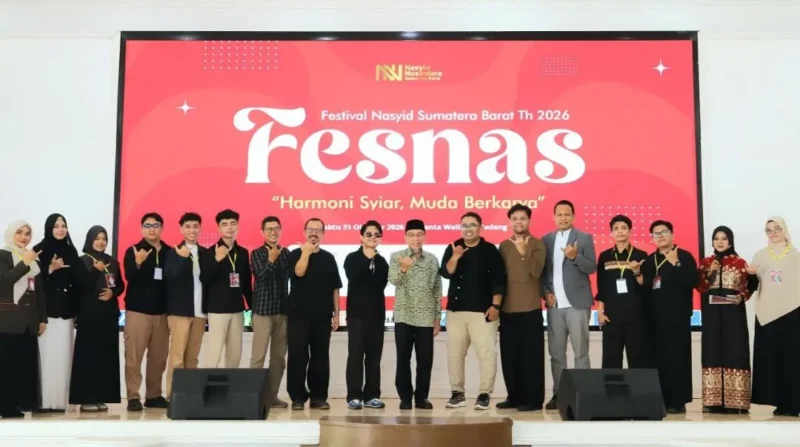 Wakil Wali Kota Padang Maigus Nasir saat membuka Festival Nasyid Sumbar 2026 di Palanta Kediaman Resmi Wali Kota Padang, Sabtu (31/10/2026). (Foto: Pemko Padang)