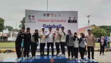 Atlet Gateball Kota Padang, Rudalfo dan Robby Darwis sukses meraih medali emas pada nomor pertandingan Double Putra. (Foto: Pemko Padang)