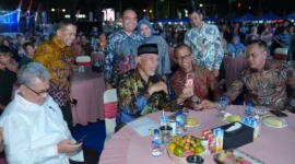 Gubernur Sumbar Mahyeldi saat menghadiri Gebyar Pajak 2026 di halaman Kantor Gubernur Sumbar, Sabtu (3/10/2026) malam. (Foto: Adpsb)