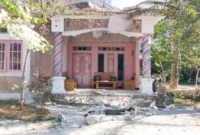Salah satu rumah warga mengalami kerusakan akibat gempa bumi yang mengguncang wilayah Kabupaten Sumba Barat Daya, NTT, Minggu (4/10/2026). (BPBD Kabupaten Sumba Barat Daya)