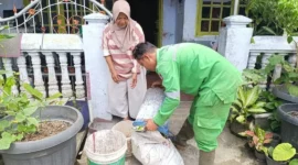 Pemko Padang memperkuat pengelolaan sampah terpadu melalui gerakan pilah sampah dari rumah. (Foto: Pemko Padang)