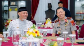 Gubernur Sumbar, Mahyeldi Ansharullah saat menerima kunjungan Kapolda Sumbar Irjen Pol. Jawari di Istana Gubernuran Sumbar, Jumat (16/10/2026). (Foto: Adpsb)