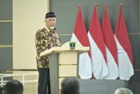 Gubernur Sumbar Mahyeldi saat Rapat Koordinasi Penguatan Tata Kelola Pemerintahan Daerah dan Pencegahan Korupsi di Auditorium Gubernur Sumbar, Kamis (8/10/2026). (Foto: ADPSB)