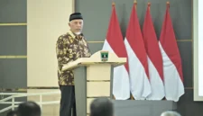 Gubernur Sumbar Mahyeldi saat Rapat Koordinasi Penguatan Tata Kelola Pemerintahan Daerah dan Pencegahan Korupsi di Auditorium Gubernur Sumbar, Kamis (8/10/2026). (Foto: ADPSB)