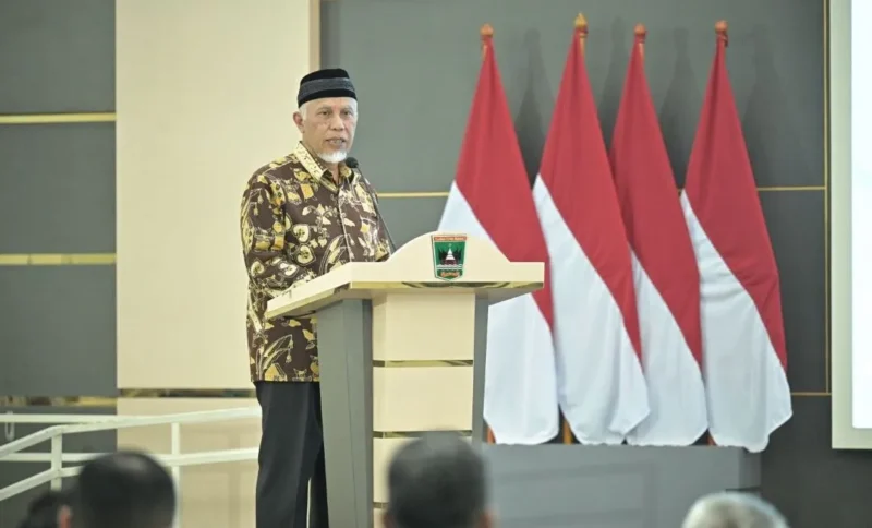 Gubernur Sumbar Mahyeldi saat Rapat Koordinasi Penguatan Tata Kelola Pemerintahan Daerah dan Pencegahan Korupsi di Auditorium Gubernur Sumbar, Kamis (8/10/2026). (Foto: ADPSB)