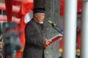 Gubernur Sumbar Mahyeldi saat memimpin upacara peringatan Hari Sumpah Pemuda ke-98 tingkat Provinsi di halaman Kantor Gubernur, Rabu (28/10/2026). (Foto: Adpsb)