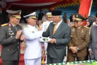 Gubernur Sumbar Mahyeldi menghadiri upacara peringatan HUT ke-81 TNI di RTH Imam Bonjol, Senin (5/10/2026). (Foto: Adpsb)