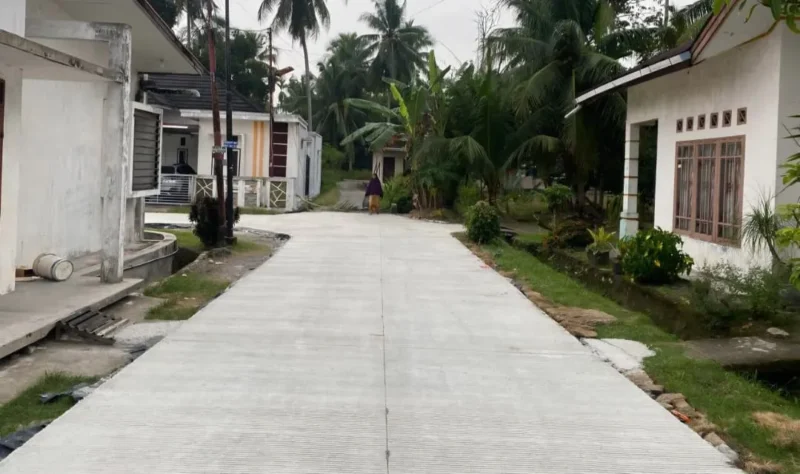 Dinas Perkim Padang menuntaskan lebih dari 10 km drainase dan 16 km jalan lingkungan hingga akhir Oktober 2026. (Foto: Pemko Padang)
