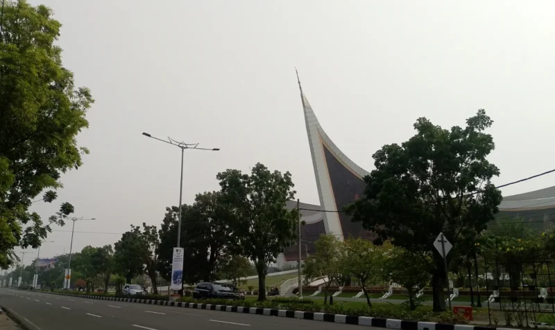 Kabut asap menyelimuti Kota Padang. (Foto: Dok. Pribadi)
