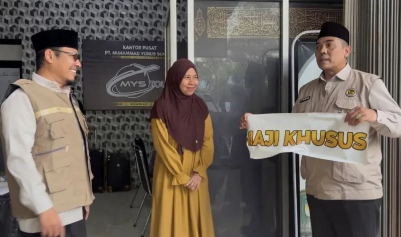 Kakanwil Kemenhaj Sumbar, M. Rifki saat melakukan sidak di sebuah travel umrah berinisial MYS, Rabu (30/9/2026). (Foto: Kemenhaj Sumbar)