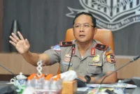 Kakorlantas Polri Brigjen Pol. Dr. Aries Syahbudin saat memberikan arahan Commander’s Wish kepada para Dirlantas Polda dan Kasatlantas di seluruh Indonesia melalui Zoom Meeting, Kamis (15/10/2026). (Foto: Humas Polri)