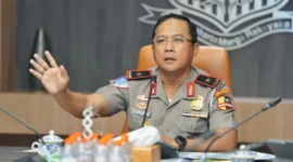 Kakorlantas Polri Brigjen Pol. Dr. Aries Syahbudin saat memberikan arahan Commander’s Wish kepada para Dirlantas Polda dan Kasatlantas di seluruh Indonesia melalui Zoom Meeting, Kamis (15/10/2026). (Foto: Humas Polri)