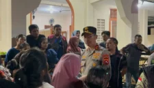 Kapolda Sumbar Irjen Pol Jawari meninjau pengungsi banjir di Masjid Al-Hijrah, Jalan Raya Kampung Apa, Koto Panjang Ikua Koto, Kecamatan Koto Tangah, Sabtu (10/10/2026) malam. (Foto: Polda Sumbar)