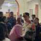 Kapolda Sumbar Irjen Pol Jawari meninjau pengungsi banjir di Masjid Al-Hijrah, Jalan Raya Kampung Apa, Koto Panjang Ikua Koto, Kecamatan Koto Tangah, Sabtu (10/10/2026) malam. (Foto: Polda Sumbar)