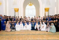 Kapolda Sumbar Irjen Pol. Jawari saat kegiatan Subuh Keliling di Masjid Al Hakim, Kota Padang, Sabtu (17/10/2026). (Foto: Polda Sumbar)