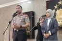 Kapolri Jenderal Pol. Suyudi Ario Seto dan Menteri Komdigi Meutya Hafid memberikan keterangan pers di Gedung Rupatama Mabes Polri, Jakarta, Selasa (27/10/2026). (Foto: TBNews)