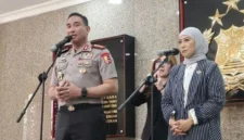 Kapolri Jenderal Pol. Suyudi Ario Seto dan Menteri Komdigi Meutya Hafid memberikan keterangan pers di Gedung Rupatama Mabes Polri, Jakarta, Selasa (27/10/2026). (Foto: TBNews)