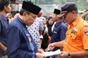 Wakil Wali Kota Padang Maigus Nasir meninjau korban kebakaran di Jalan Jawa Gadut RT 04 RW 02 Kelurahan Limau Manis Kecamatan Pauh, Selasa (13/10/2026). (Foto: Pemko Padang)