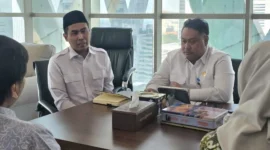 Kemenhaj dan OJK membahas skema perlindungan dana jemaah umrah melalui rekening penampungan dan layanan keuangan yang aman. (Foto: Kemenhaj)