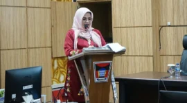 Kepala Bidang Informasi dan Komunikasi Publik Diskominfo Padang Suryani menyampaikan sambutan. (Foto: Pemko Padang)