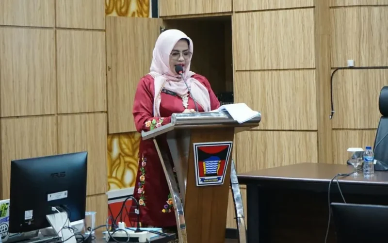 Kepala Bidang Informasi dan Komunikasi Publik Diskominfo Padang Suryani menyampaikan sambutan. (Foto: Pemko Padang)
