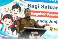 Kepala Disdikbud Padang Yopi Krislova memberikan sambutan saat kegiatan pendampingan pencegahan perundungan, kekerasan, dan intoleransi bagi 342 guru SD se-Kota Padang di Gedung Youth Center Padang, Rabu (21/10/2026). (Foto: Pemko Padang)