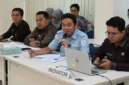 Kepala Dinas Kominfo Kota Padang Tommy TRD mempresentasikan inovasi Padang Mobile di hadapan tim penilai di Kantor Bappeda Kota Padang, Kamis (29/10/2026). (Foto: Pemko Padang)