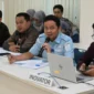 Kepala Dinas Kominfo Kota Padang Tommy TRD mempresentasikan inovasi Padang Mobile di hadapan tim penilai di Kantor Bappeda Kota Padang, Kamis (29/10/2026). (Foto: Pemko Padang)