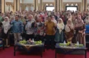 Ketua DPRD Sumbar, Muhidi, saat menjadi narasumber dalam Seminar dan Berbagi Praktik Baik Guru Fisika SMA dan SMK se-Sumbar. (Foto: Ist)