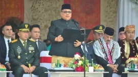 Ketua DPRD Sumbar Muhidi membacakan Ikrar Hari Kesaktian Pancasila, Kamis (1/10/2026). (Foto: Ist)