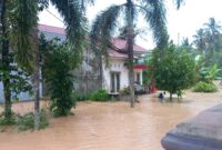 Kondisi rumah di Komplek Wahana 2 Sungai Lareh, Kelurahan Lubuk Minturun Sungai Lareh, Kecamatan Koto Tangah, Kota Padang yang terendam banjir akibat luapan air sungai di sekitar kawasan tersebut, Sabtu (10/10/2026). (Foto: Ist)