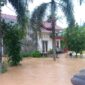 Kondisi rumah di Komplek Wahana 2 Sungai Lareh, Kelurahan Lubuk Minturun Sungai Lareh, Kecamatan Koto Tangah, Kota Padang yang terendam banjir akibat luapan air sungai di sekitar kawasan tersebut, Sabtu (10/10/2026). (Foto: Ist)