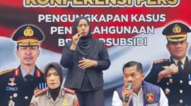 Dirreskrimsus Polda Sumbar, Kombes Pol Siswantoro dalam konferensi pers pengungkapan kasus penyalahgunaan BBM bersubsidi di Mapolda Sumbar. (Foto: Polda Sumbar)
