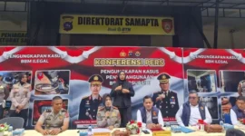 Konferensi pers pengungkapan kasus penyalahgunaan BBM bersubsidi di Mapolda Sumbar. (Foto: Polda Sumbar)